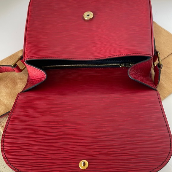 ❌🔥SALE❌PRICE DROP ❌AUTHENTIC Louis Vuitton Epi Saint Cloud /Crossbody Ba… - Picture 8 of 17